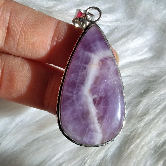 Beautiful Chevron Amethyst Silver Plated Gemstone Necklace Pendant - Picture 2 of 4